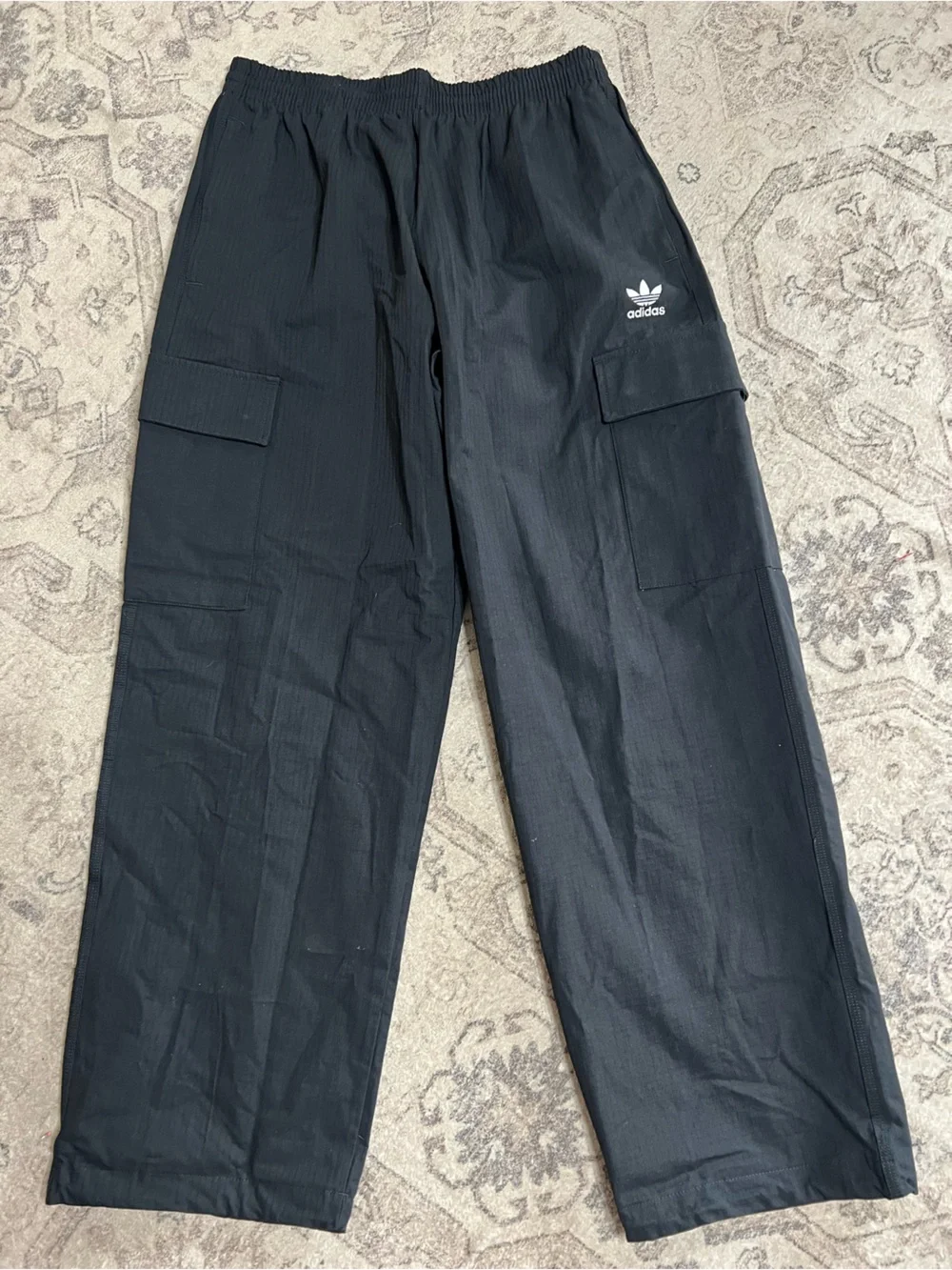 Men’s Adidas Originals Trefoil Essentials Woven Cargo Pants in black